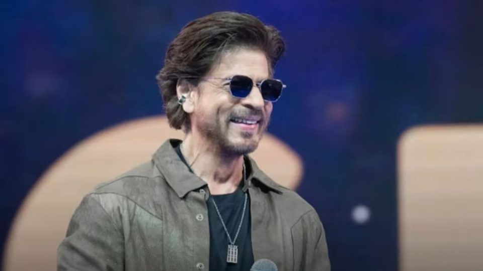 Shah Rukh Khan Left Blushing by a Fan's Remark