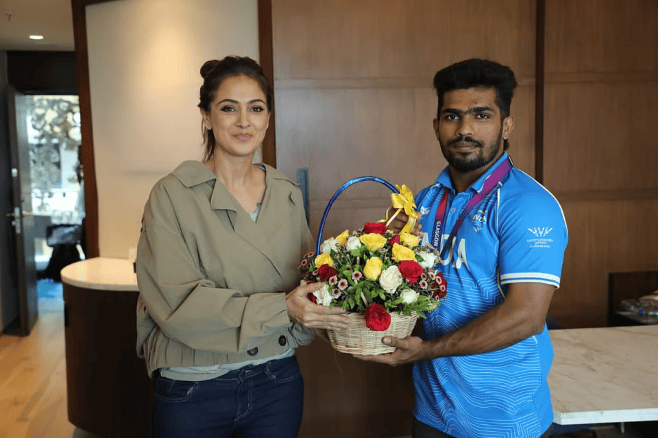 Simran Meets and Congratulates Commonwealth Silver Medalist Raja Muthupandi!