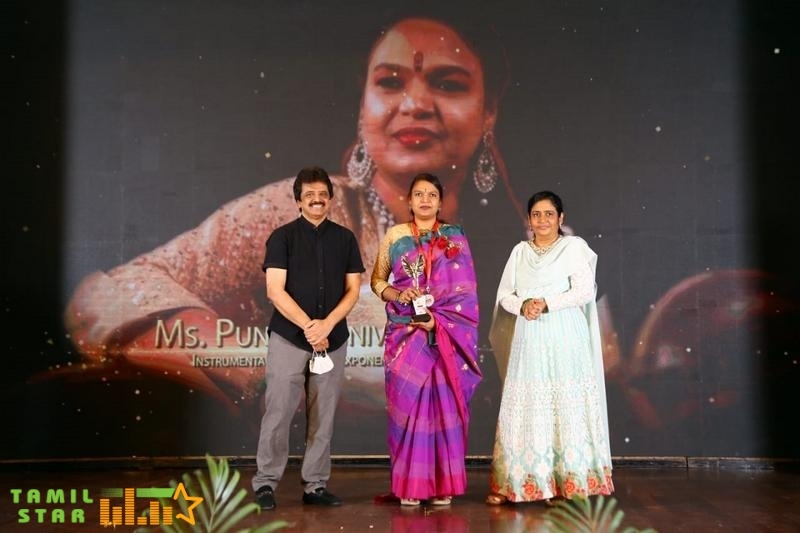 8th annual Raindropss Women Achievers Awards Photos (11)