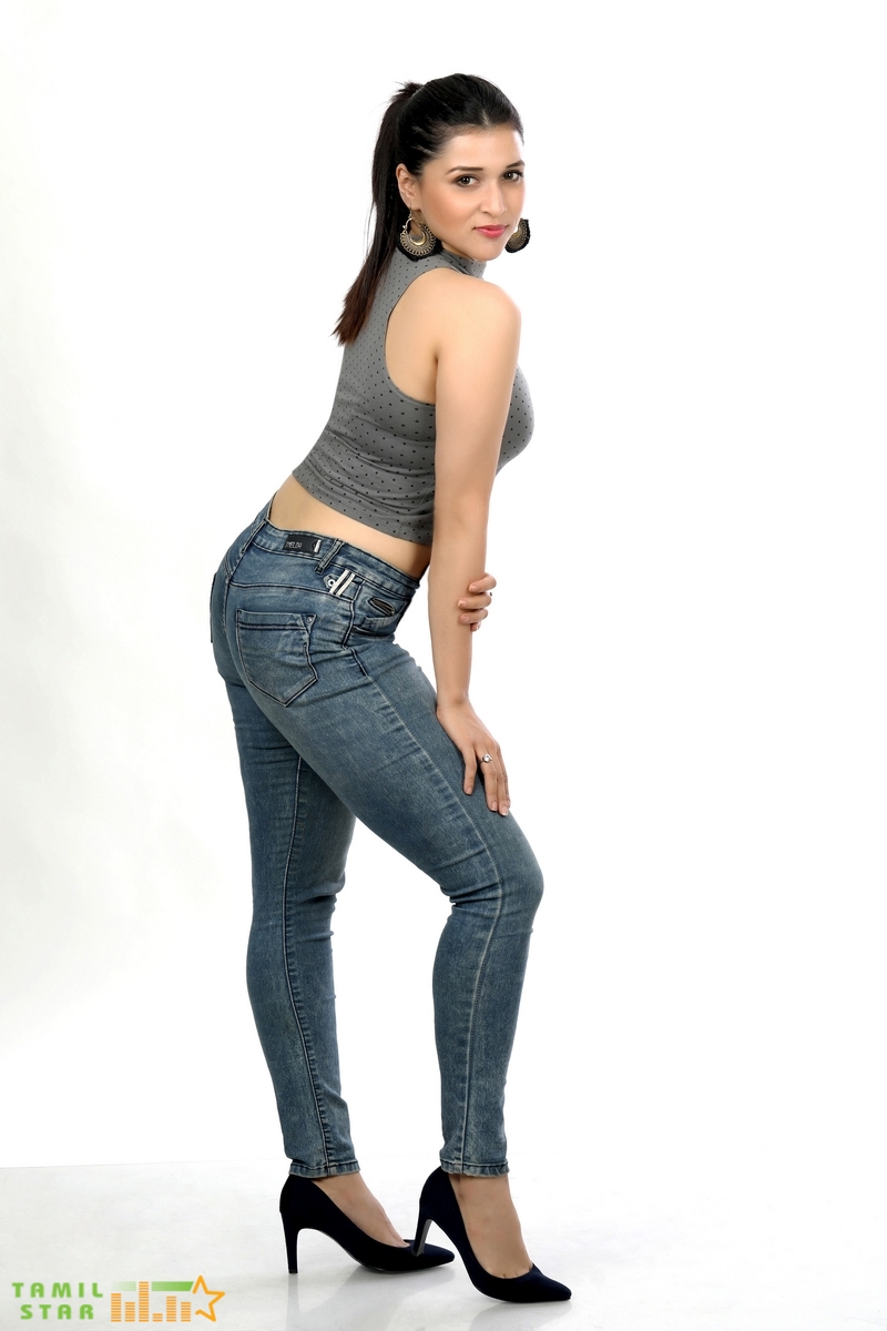 Actress-Mannara-Chopra-New-Stills-1