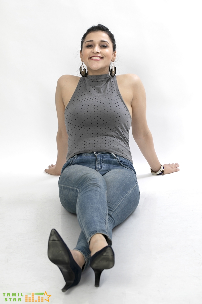Actress-Mannara-Chopra-New-Stills-5