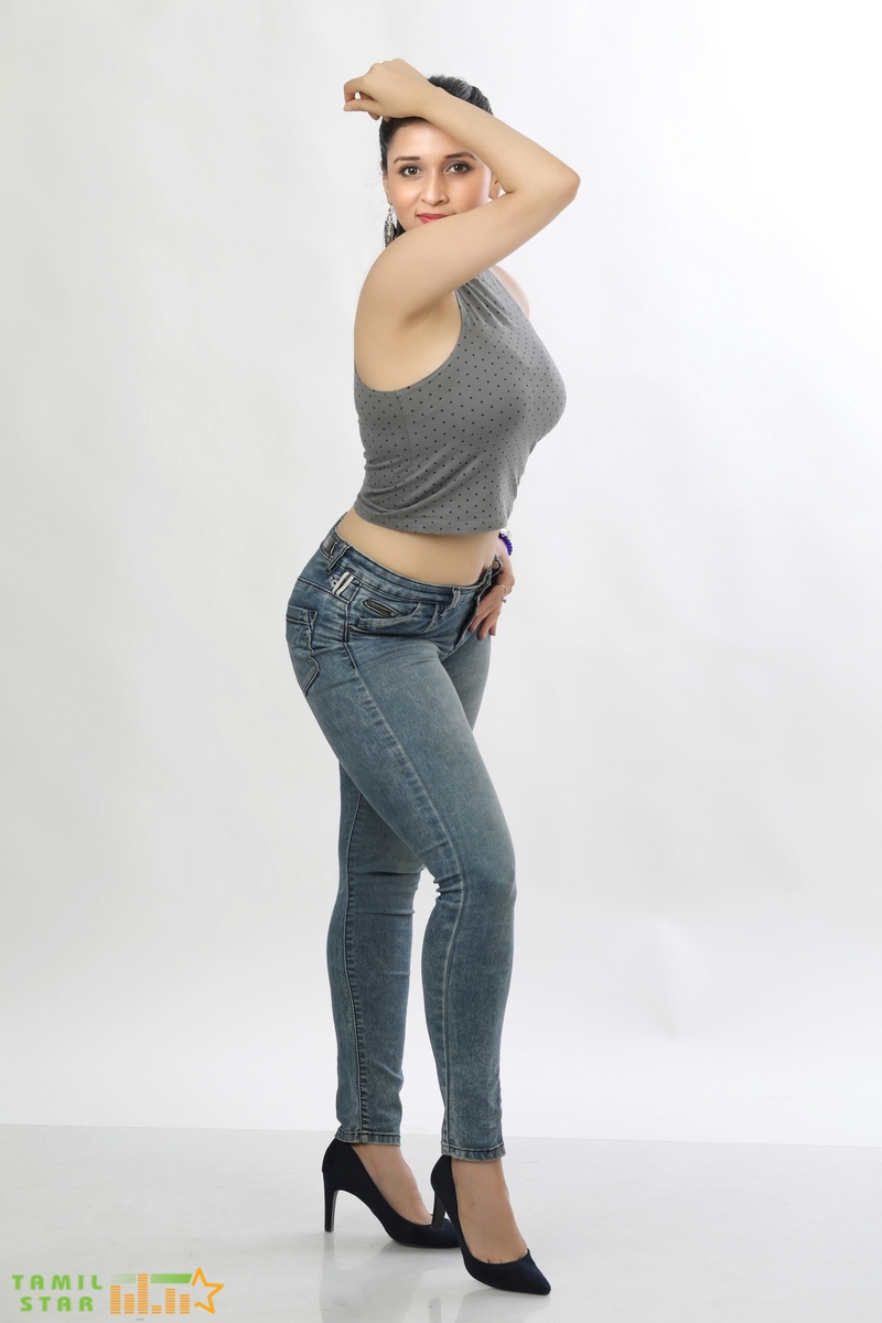 Actress-Mannara-Chopra-New-Stills-9