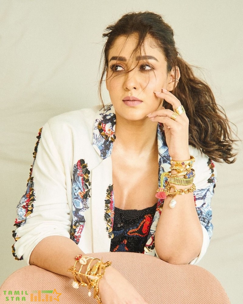 Actress-Nayanthara-New-Photos-4