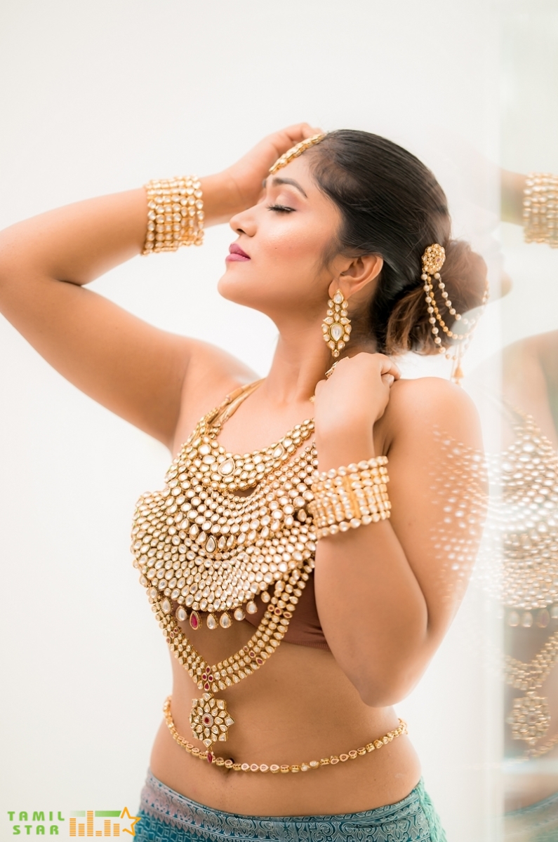 Actress Aananya Mani Latest Photo Shoot (5)