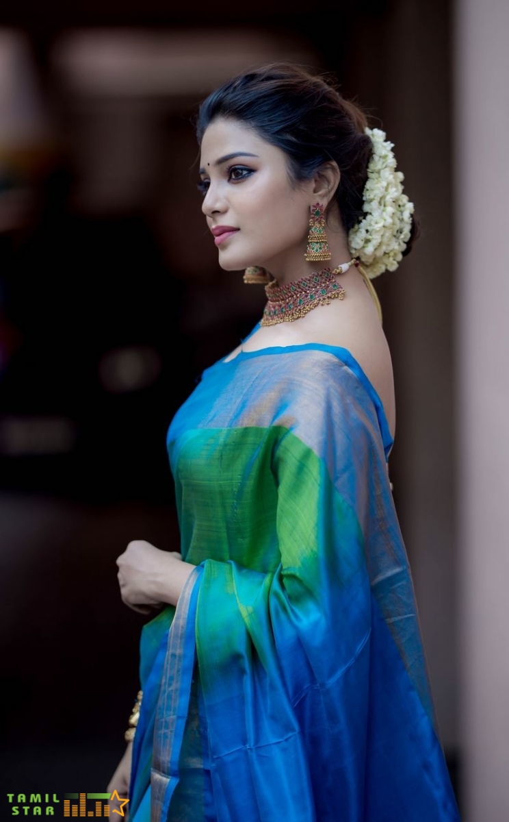 Actress Aathmika Photos (4)