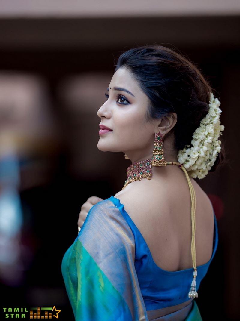 Actress Aathmika Photos (5)