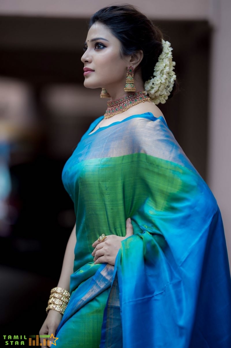 Actress Aathmika Photos (8)