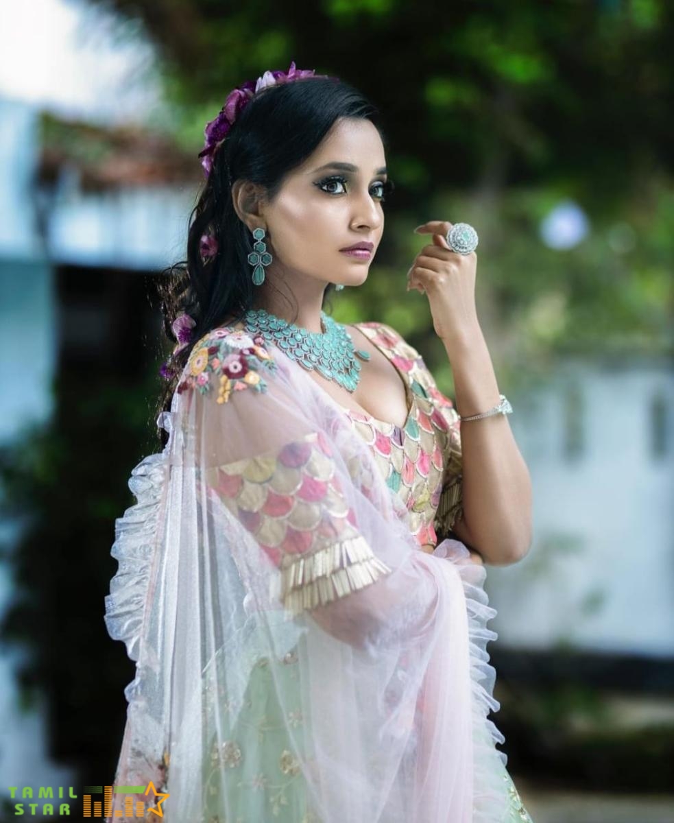 Actress Abarnathi Photo Shoot  (3)