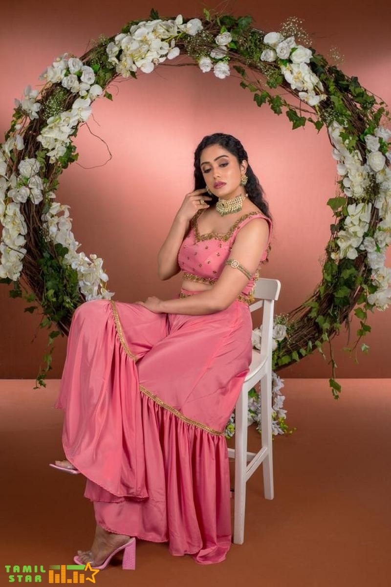 Actress Abhirami Venkatachalam Latest Photoshoot  (4)