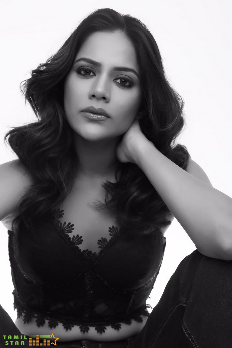 Actress Aishwarya Dutta Stills (3)