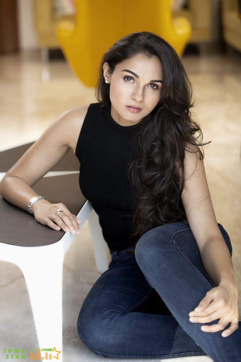 Actress Andrea Jeremiah Photos (4)