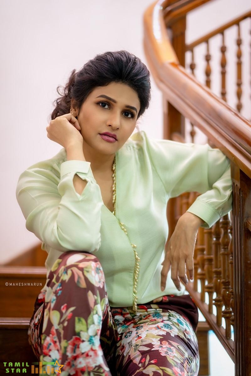 Actress Anjena Kirti Photos (9)