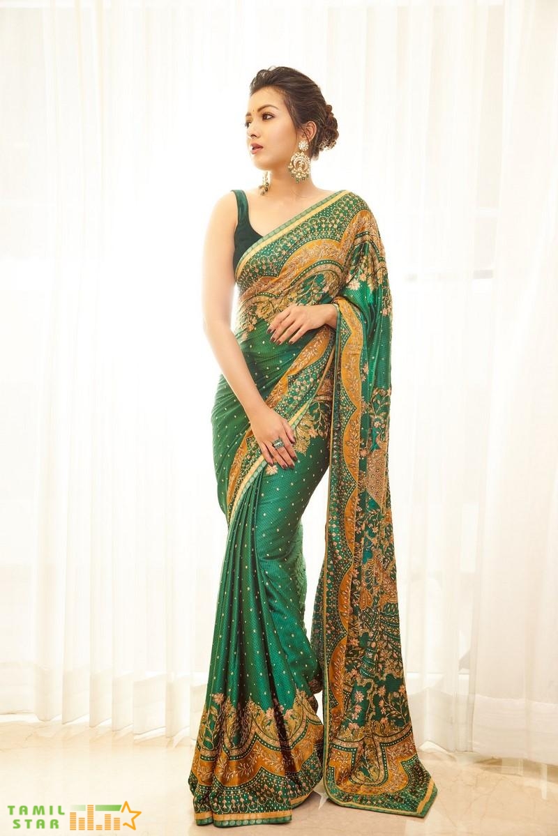 Actress Catherine Tresa New Stills (1)