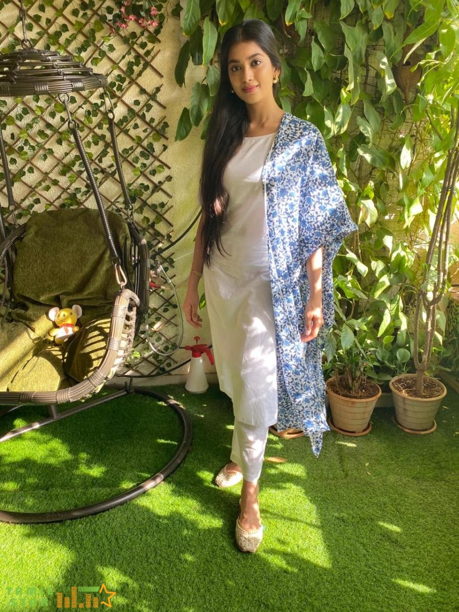 Actress Digangana Suryavanshi Latest Photoshoot (1)
