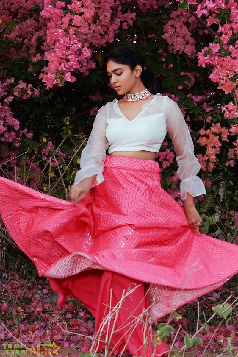 Actress Dushara Photos (10)