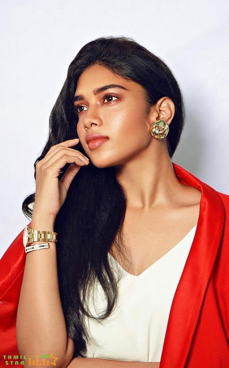 Actress Dushara Photos (2)