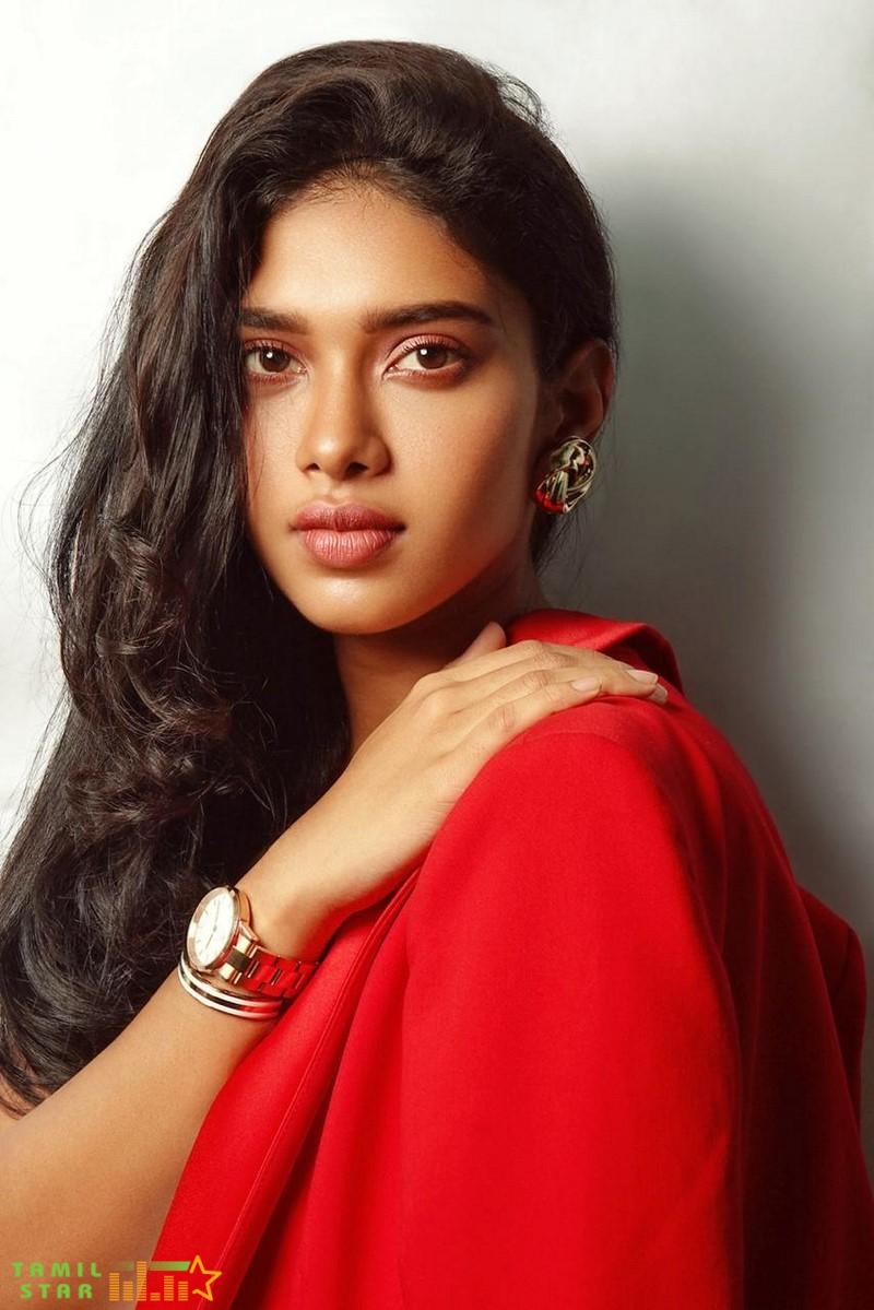Actress Dushara Photos (9)