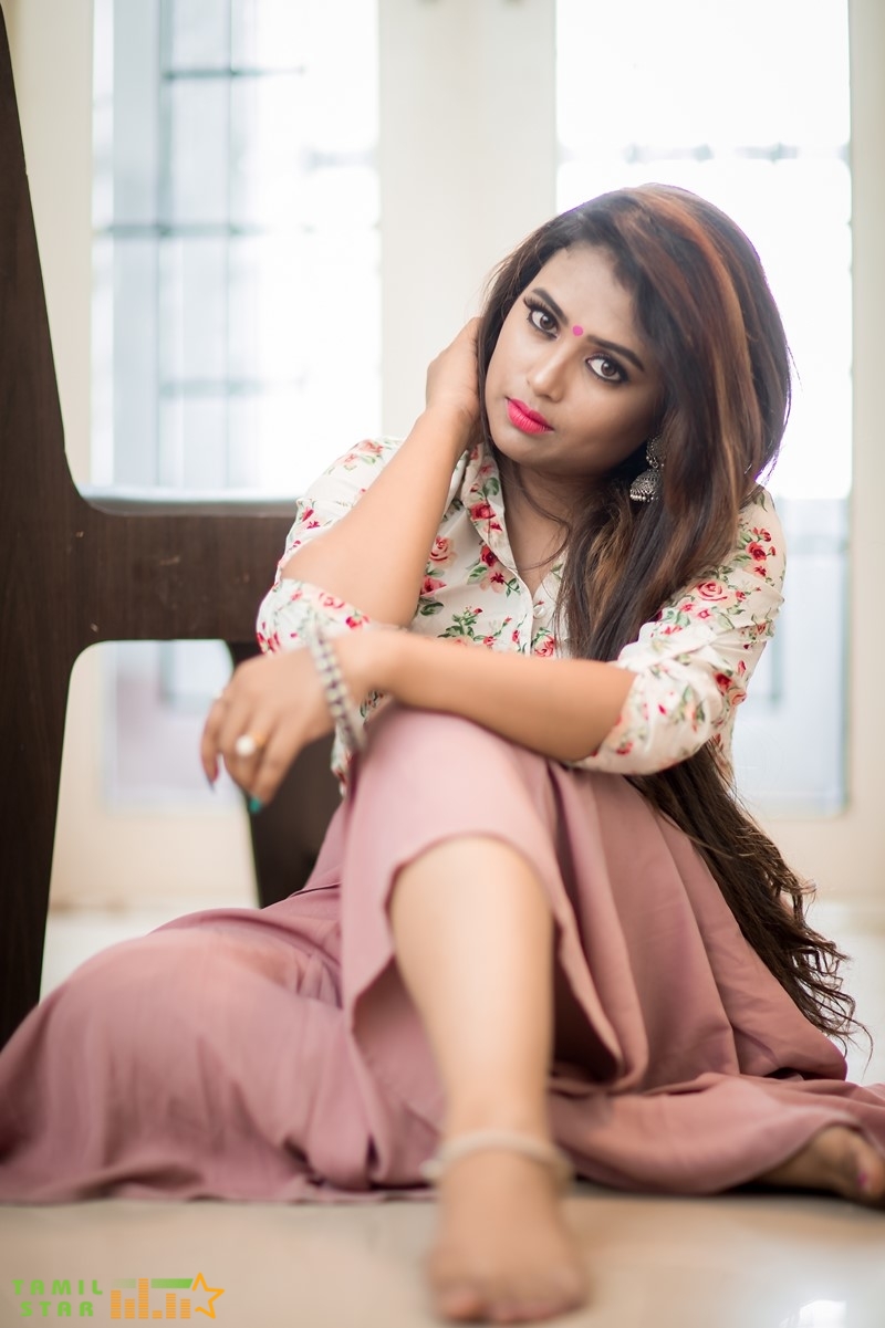 Actress Farina Azad Photos (1)