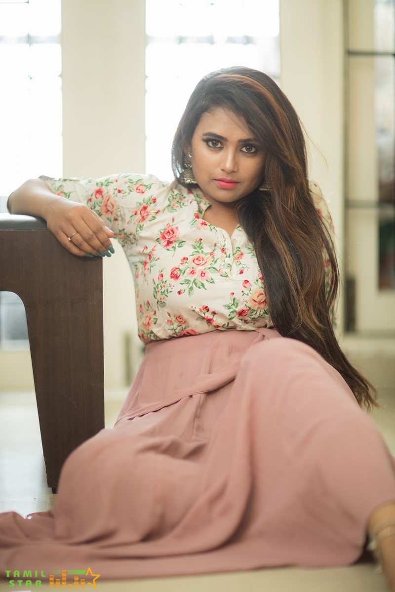 Actress Farina Azad Photos (2)