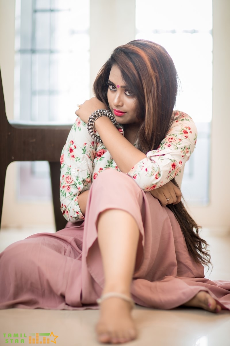 Actress Farina Azad Photos (4)