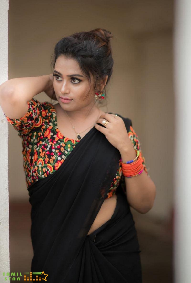 Actress Farina Azad Stills (2)