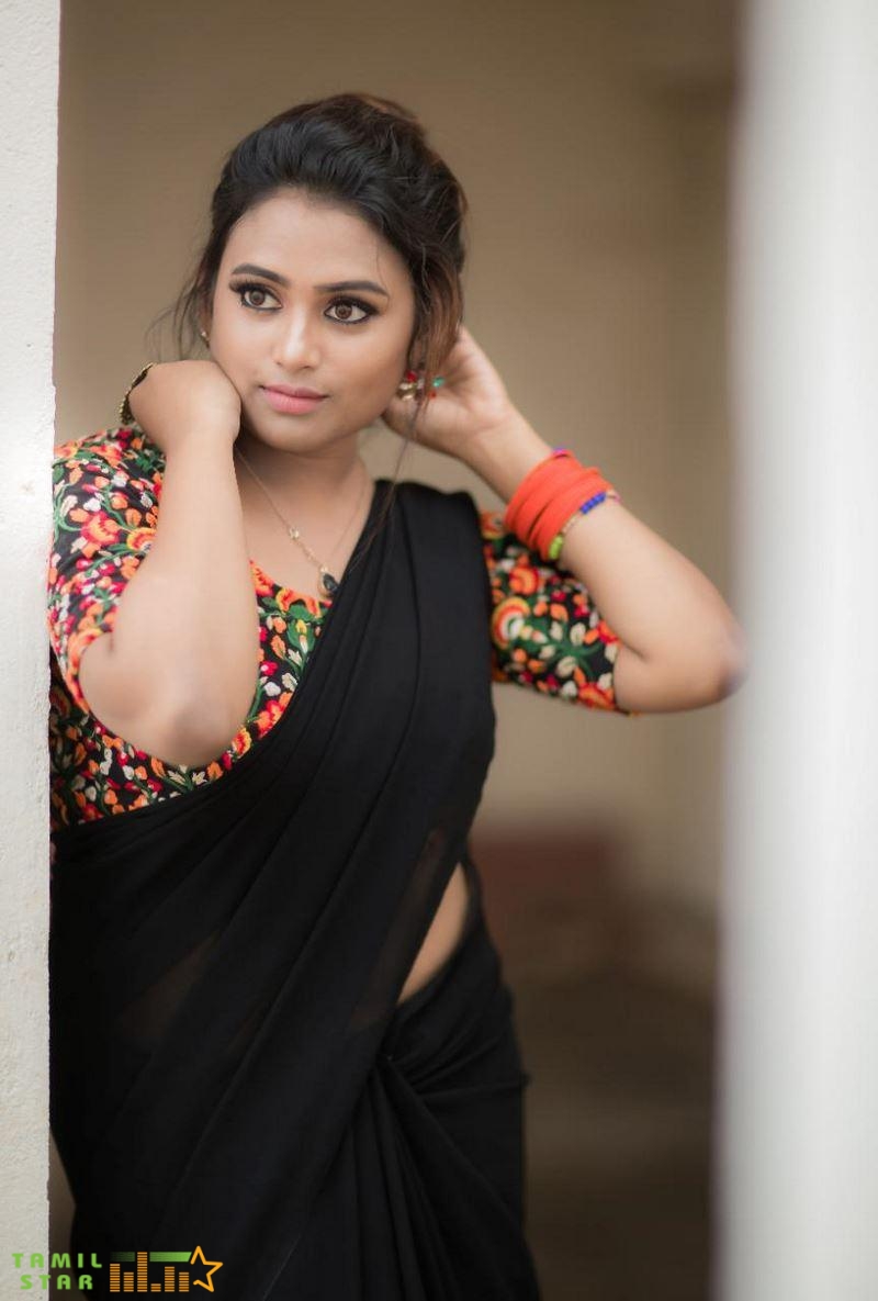 Actress Farina Azad Stills (3)