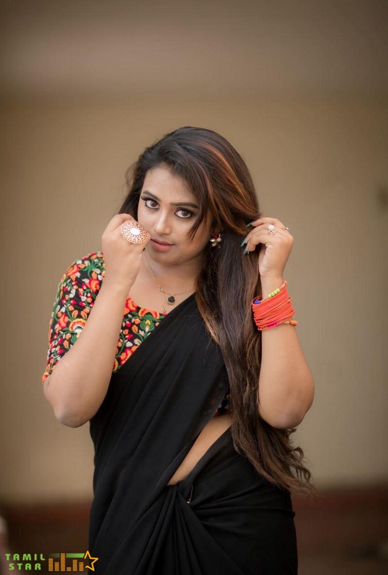 Actress Farina Azad Stills (7)