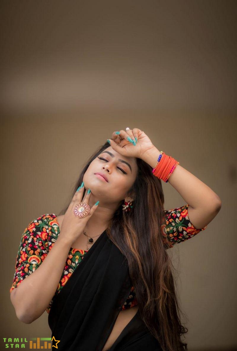 Actress Farina Azad Stills (8)