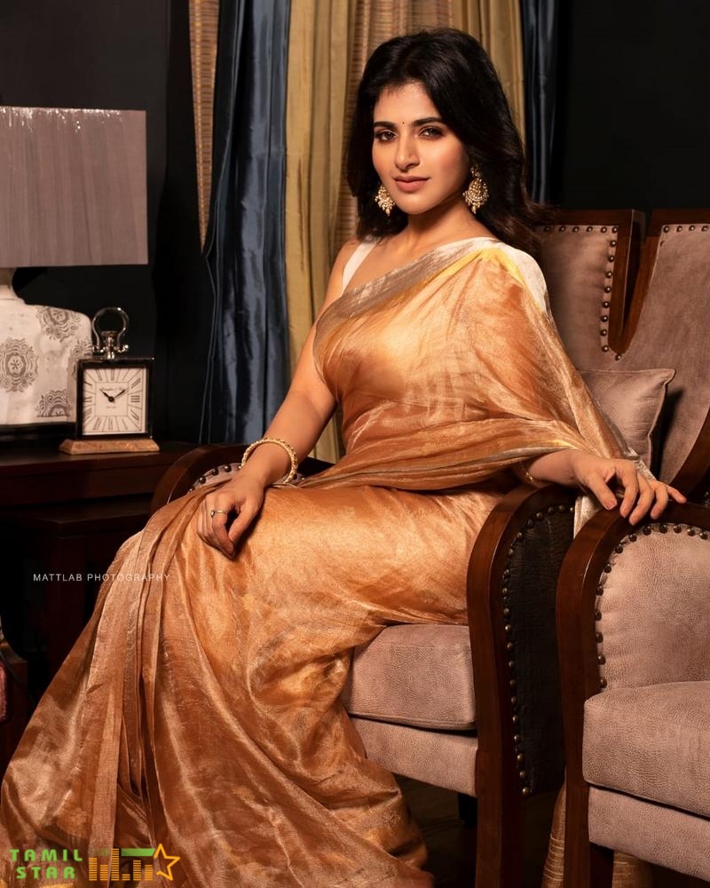 Actress Iswarya Menon Latest Photo Shoot (2)
