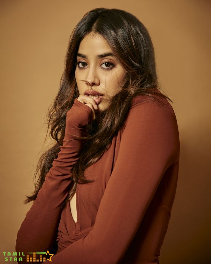 Actress Janhvi Kapoor Stills (4)