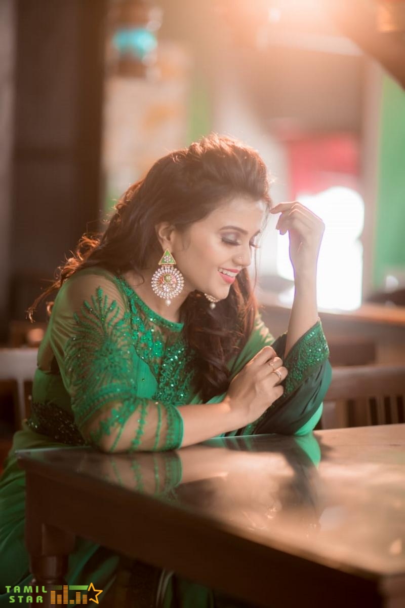 Actress Krithika Photos (7)