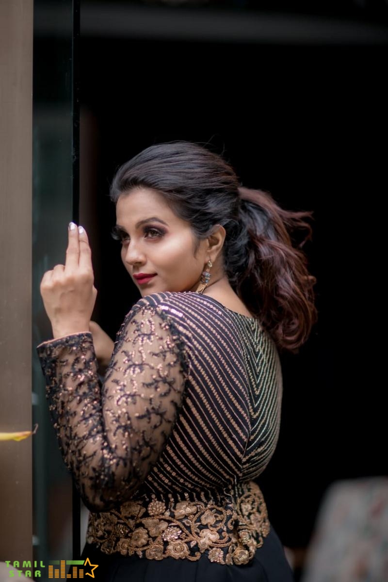 Actress Krithika Photos (9)