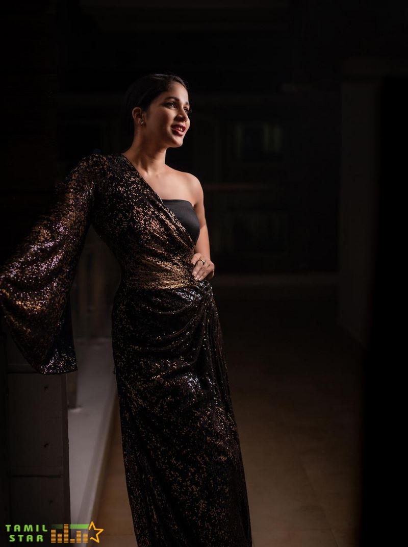 Actress Lavanya Tripati Photos (24)
