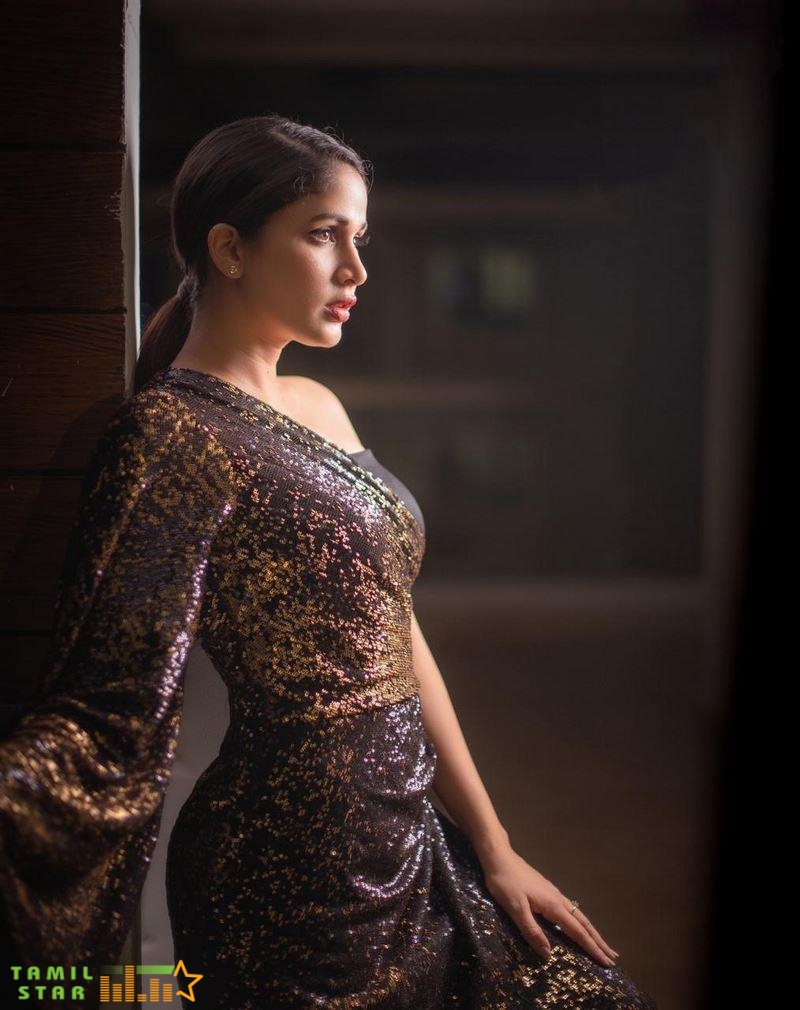 Actress Lavanya Tripati Photos (4)