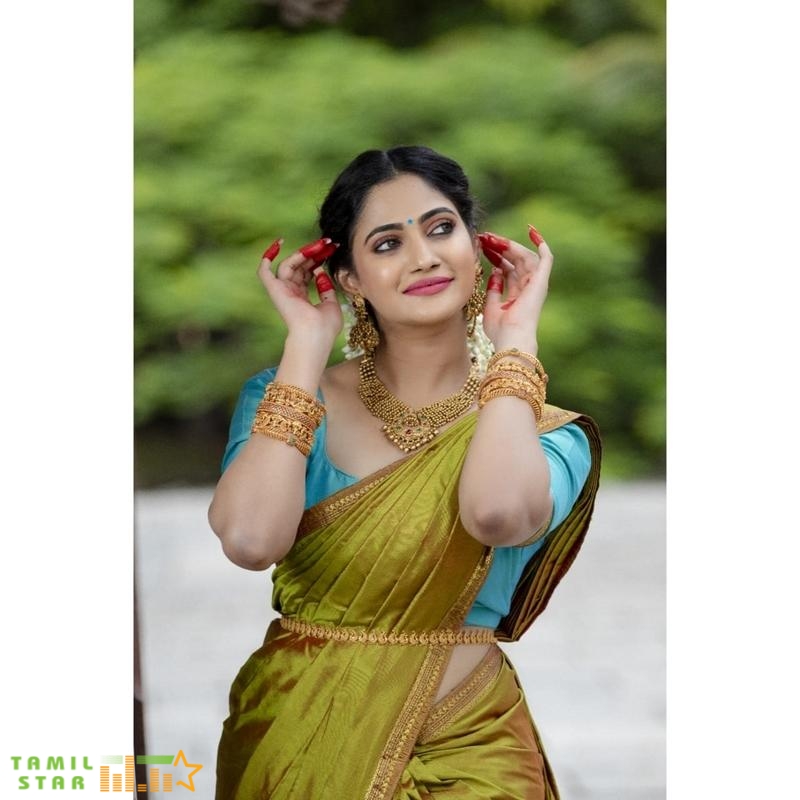Actress Losliya New Photoshoot Stills (1)