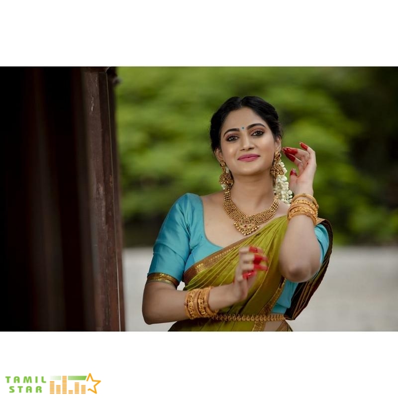 Actress Losliya New Photoshoot Stills (2)