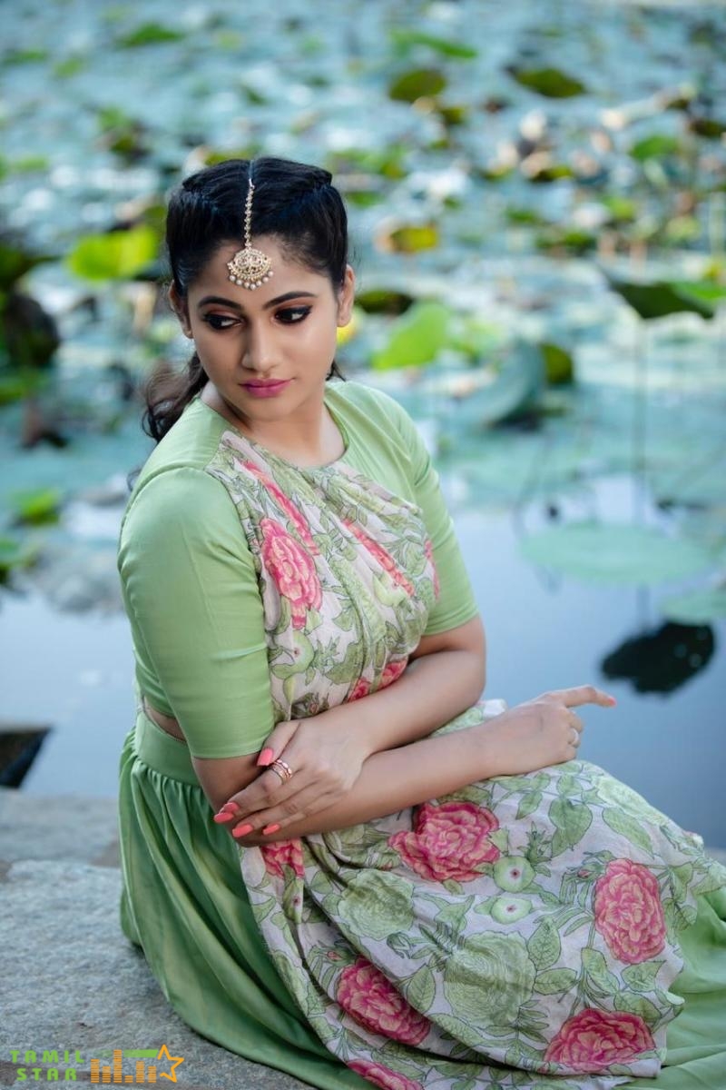 Actress Losliya Photo Shoot Stills (3)