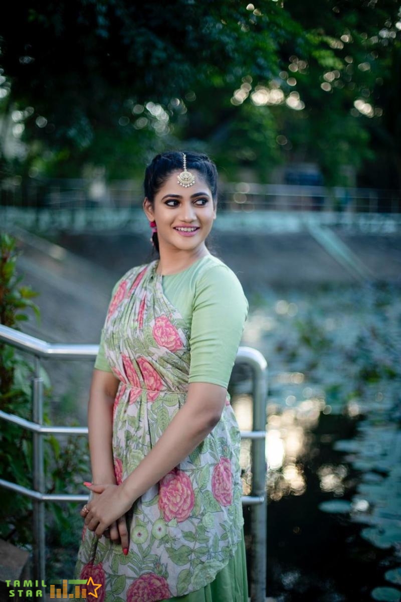 Actress Losliya Photo Shoot Stills (4)