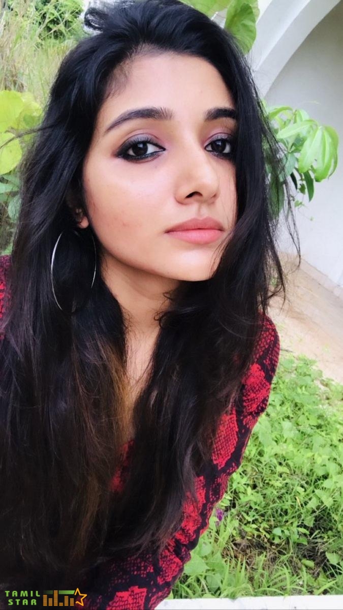 Actress Mirna Menon Photos (1)