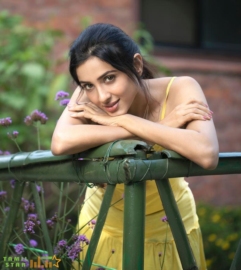 Actress Riya Suman Photoshoot Stills (3)