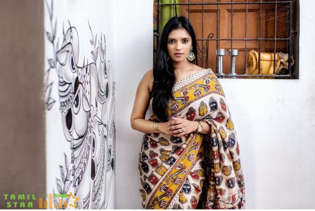 Actress Vasundhara Kashyap Photos (5)