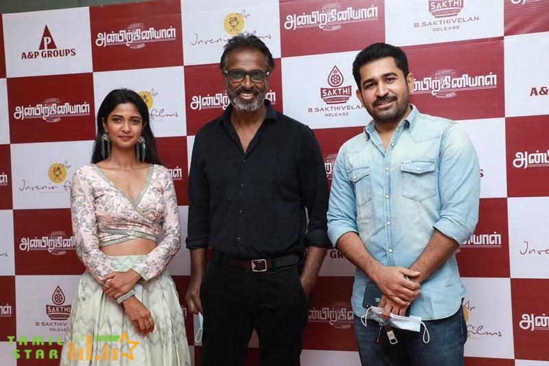 Anbirkiniyal Movie Premiere Show (9)
