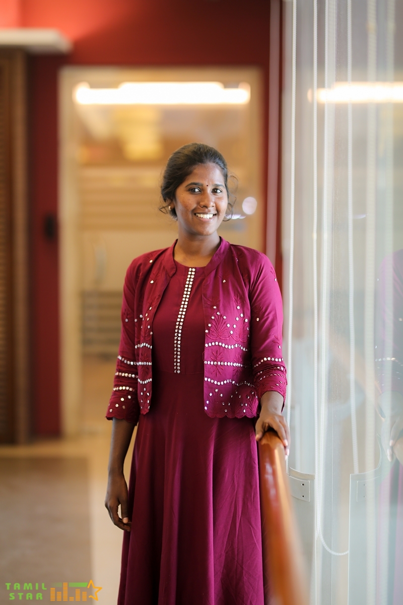 Andhaghan Pooja Stills (3)