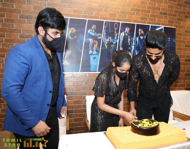 Big Boss fame Balaji Murugadoss launches Largest Gold Gym (5)