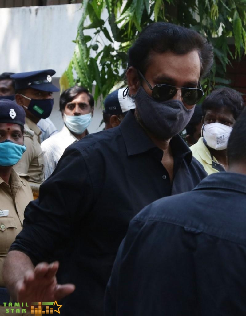 Celebrities Pay Last Respect To Legendary Actor Vivek (11)