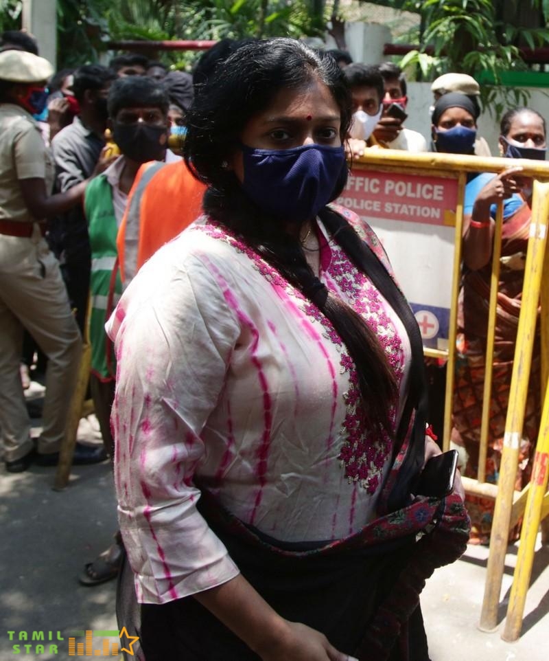 Celebrities Pay Last Respect To Legendary Actor Vivek (16)