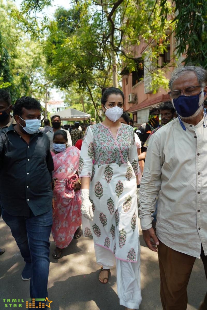 Celebrities Pay Last Respect To Legendary Actor Vivek (3)