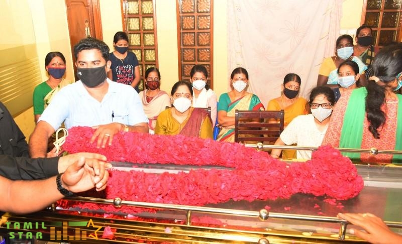 Celebrities Pay Last Respect To Legendary Actor Vivek (4)