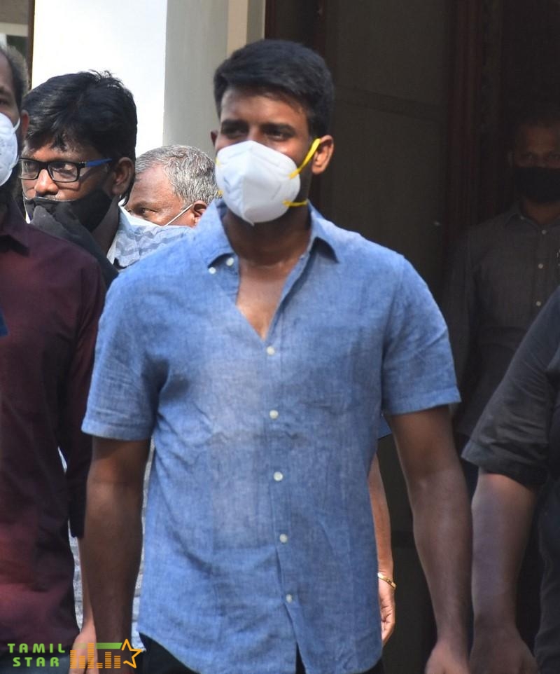 Celebrities Pay Last Respect To Legendary Actor Vivek (5)