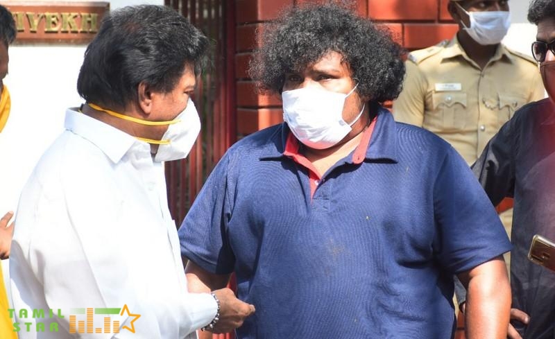 Celebrities Pay Last Respect To Legendary Actor Vivek (6)